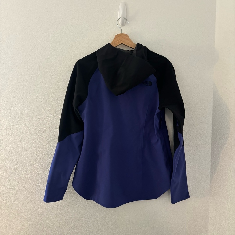 The North Face Apex Flex GTX women's jacket in purple and black. - Picture 3 of 4